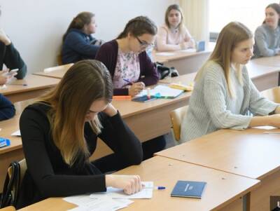 Треть семей в РФ готовы отказать детям в учебе в вузе из-за цен - newsland.com - Россия