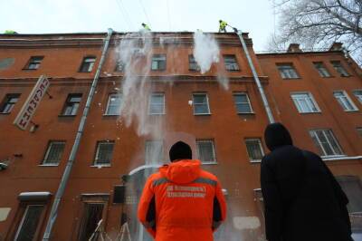 ГАТИ проверила кровли и территории крупных нежилых зданий на надлежащую уборку от снега и наледи - neva.today - Санкт-Петербург