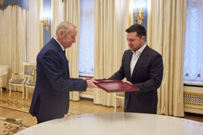 Владимир Зеленский - Зеленский наградил композитора Игоря Поклада орденом Государства и присвоил звание Героя Украины - vchaspik.ua - Украина