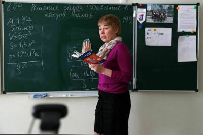 Владимир Путин - Доплаты за руководство классами в 2022 году получит больше учителей - pnp.ru