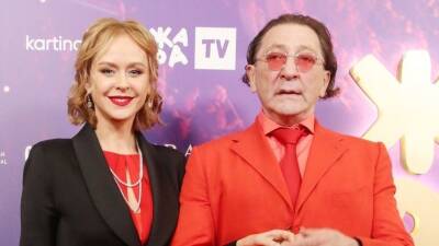 Григорий Лепс - Анна Шаплыкова - Жена Григория Лепса стала жертвой мошенников на фоне развода - 5-tv.ru