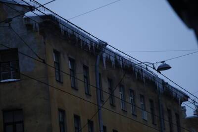 В Петербурге лед падает на головы горожан - neva.today - Санкт-Петербург - р-н Приморский