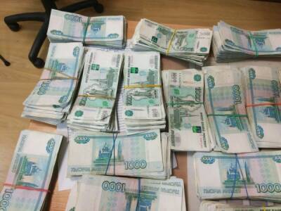 Кассирша, укравшая 23 миллиона из банка в Ачинске, сама пришла в полицию - nakanune.ru - Россия - Ачинск - Казань