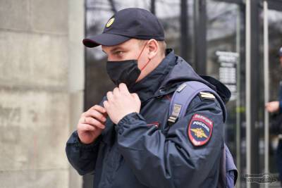 Валерий Горелых - В Екатеринбурге задержан полицейский, делавший закладки для повышения раскрываемости - newsland.com - Екатеринбург - Свердловская обл.