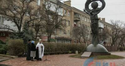 В Луганске почтили память чернобыльцев - cxid.info - Луганск