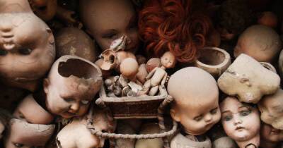 Самые жуткие игрушки: почему старые куклы наводят на людей ужас - ren.tv - Находка - Дома