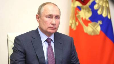Владимир Путин - Антон Силуанов - Путин поручил удвоить надбавки борющимся с COVID-19 медикам в Новый год - vm.ru - Россия