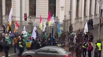 Под ВР снова протестовали ФОПы, произошли стычки - ru.slovoidilo.ua - Украина - Киев