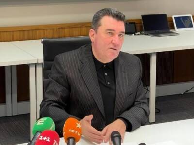 Алексей Данилов - "Начинать с пожилых людей". Данилов настаивает на бустерной вакцинации от коронавируса - gordonua.com - Китай - Украина