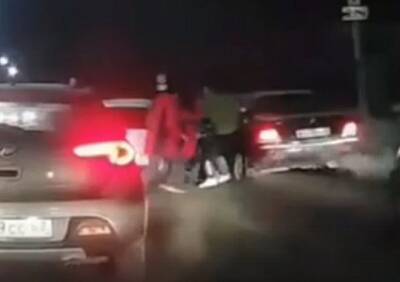Избиение водителя на Куйбышевском шоссе в Рязани попало на видео - ya62.ru - Рязань
