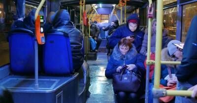 В киевском троллейбусе карманник ударил пассажира ножом (фото) - focus.ua - Украина - Киев - район Оболонский, Киев - Киев