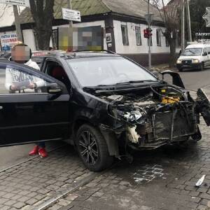 В Запорожье на светофоре столкнулись две легковушки. Фото - reporter-ua.com - Запорожье - Запорожье