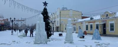 На Мало-Тобольской в Барнауле начали возводить новогодний городок - runews24.ru - Барнаул