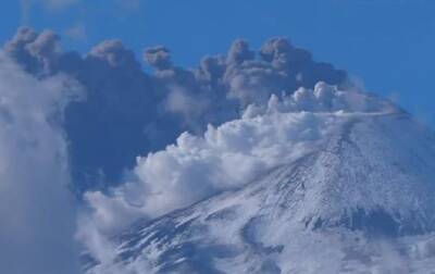 В Италии вулкан Этна выбросил огромный столб пепла - korrespondent.net - Украина - Италия