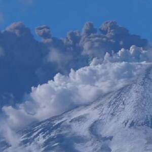 Вулкан Этна в Италии выбросил огромный столб пепла - reporter-ua.com - Италия