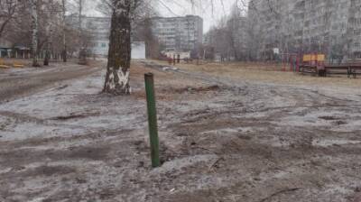 Ржавое решение: площадку на Ладожской защитили от водителей - penzainform.ru - Пенза - район Октябрьский