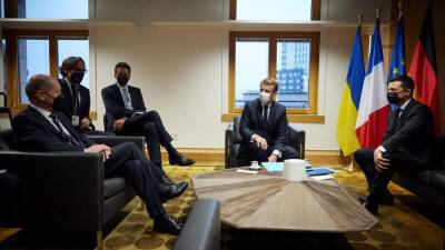 Владимир Зеленский - Эммануэль Макрон - Олаф Шольц - Украина, Франция и ФРГ призвали возобновить работу в нормандском формате - iz.ru - Украина - Израиль - Германия - Франция - Брюссель