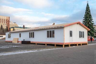 Очередную деревянную постройку на площади Ленина в Чите отвели под прокат коньков - chita.ru - Чита