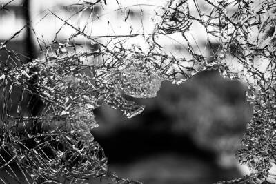 Бывший супруг разбил стекла в машине жительницы Карелии - karel.mk.ru - Петрозаводск - Медвежьегорск - республика Карелия