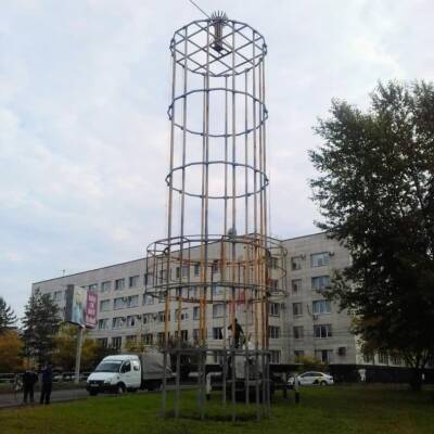 В Челябинске появился «столб „Единой России “». Как это объяснили власти - znak.com - Россия - Челябинск