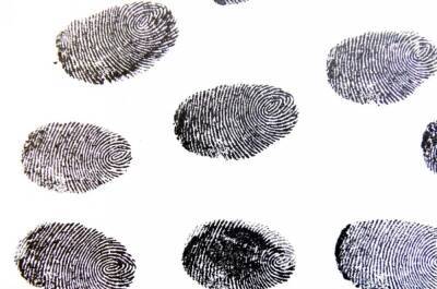 Судимый липчанин похитил мобильник из салона, но его нашли по отпечаткам пальцев - lipetskmedia.ru - Липецк