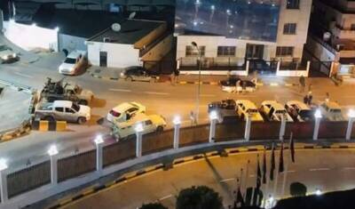 Сейф Аль-Ислам - Муаммар Каддафи - В Ливии боевики захватили правительственные здания - newizv.ru - Ливия