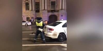 В Петербурге задержали 43-летнего водителя, сбившего двух пешеходов на Невском проспекте - runews24.ru - Санкт-Петербург - район Центральный
