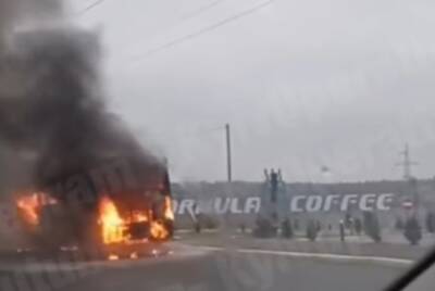 Под Киевом за считаные минуты сгорела маршрутка: появилось видео жуткого пожара - politeka.net - Украина - Киев - Киевская обл. - Ирпень - Киев