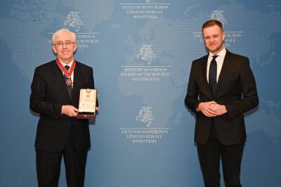Габриэлюс Ландсбергис - Послу Украины вручена "Звезда литовской дипломатии" - obzor.lt - Украина - Литва