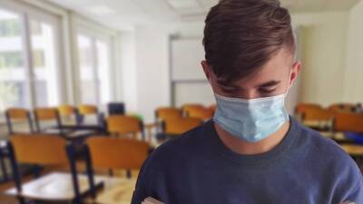 Александр Беглов - Студентов СПбГУ принудительно выселили из общежитий в Петергофе из-за вспышки COVID-19 - inforeactor.ru - Санкт-Петербург