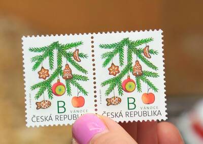«Чешская почта» впервые выпустила марку с запахом Рождества - vinegret.cz - Чехия