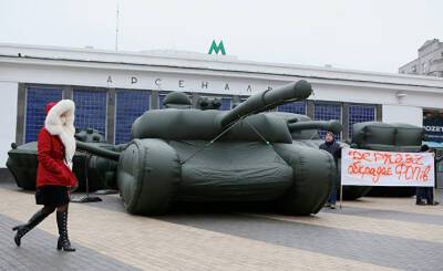Вести (Украина): в центре Киева появились надувные танки - inosmi.ru - Украина - Киев