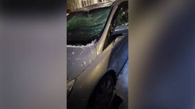 Очевидцы заявили о сходе наледи с крыши детской зубной поликлиники в Петербурге - inforeactor.ru - Санкт-Петербург
