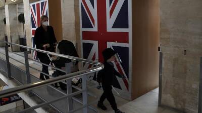 Владимир Зеленский - Франция закроет границу для британских туристов - ru.euronews.com - Россия - Англия - Франция - Париж - Польша - Испания - Португалия - Юар - Великобритания