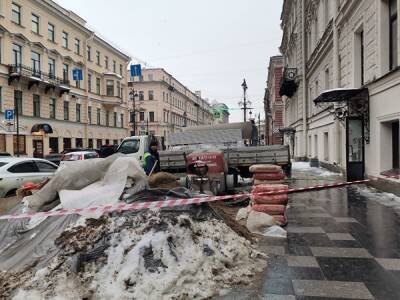 Владимир Путин - Иван Краско - Что происходит с уборкой снега в Петербурге и кого в этом винят горожане? Репортаж из центра города - znak.com - Россия - Санкт-Петербург