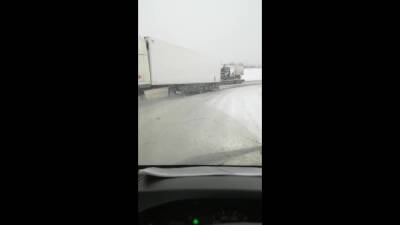 Фуры не могут подняться по Холмскому перевалу даже на цепях - sakhalin.info - Сахалинская обл. - район Холмский