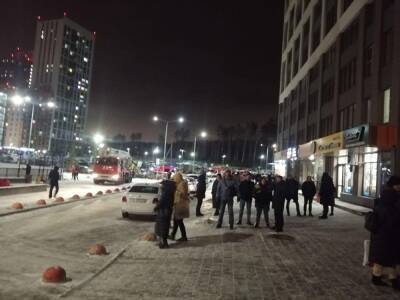 В Екатеринбурге грабитель ночью поджог 26-этажный дом, пытаясь скрыться от полиции - znak.com - Екатеринбург - Свердловская обл.