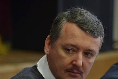 Игорь Стрелков - Стрелков показал бомбы, которые украинские националисты сбрасывают на Донбасс - mk.ru - ДНР