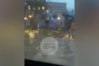 В Сочи из-за дождя начались очередные подтопления - kuban.mk.ru - Сочи