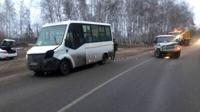 В Воронеже выехавший на встречку автомобилист протаранил автобус: пострадала пассажирка - vestivrn.ru - Воронеж