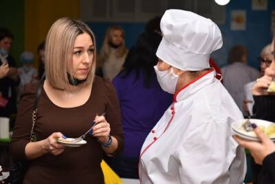 Антон Иванов - В Белгороде более 1500 родителей продегустировали новое школьное меню - mk.ru - Белгород