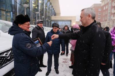 Андрей Травников - Губернатор Травников наградил победителей трудового соревнования в АПК Новосибирской области и вручил аграриям ключи от автомобилей - nakanune.ru - Новосибирская обл.
