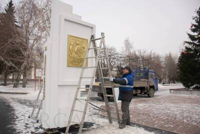 Андрей Рублев - На одной из площадей Кургана повесили барельеф с изображением иконы «Святой Троицы» - znak.com - Курган