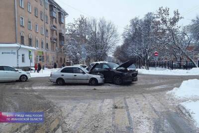 В Иванове столкнулись две иномарки, травмы получил один из водителей - mkivanovo.ru