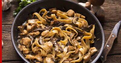 30 минут на кухне: макароны с грибами и чесноком в сковороде - profile.ru