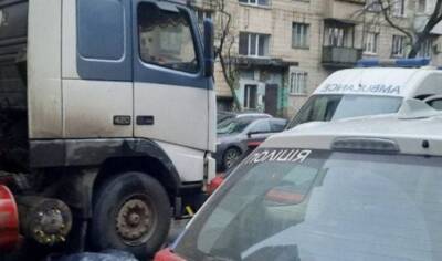 "Почувствовал, как что-то попало под колесо": трагедия случилась с женщиной в Киеве - politeka.net - Украина - Киев - Киевская обл. - Киев