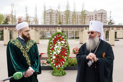 ДУМ РТ и Татарстанская митрополия совместно осудили акт вандализма на кладбище в Актаныше - kazan.mk.ru - респ. Татарстан