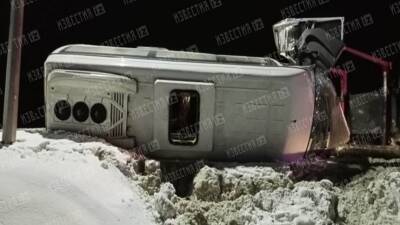 Появилось видео с места опрокидывания полного детей автобуса под Ярославлем - 5-tv.ru - Ярославская обл. - Ярославль