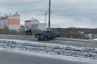 В Брянске перевернулись на мосту «Жигули» - mk.ru - Брянск