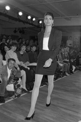 Кейт Мосс - Линда Евангелиста - Как выглядели известные модели, когда впервые вышли на подиум - goodnews.ua